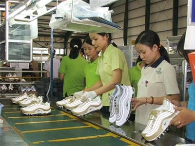 Industrial output creeps up in October